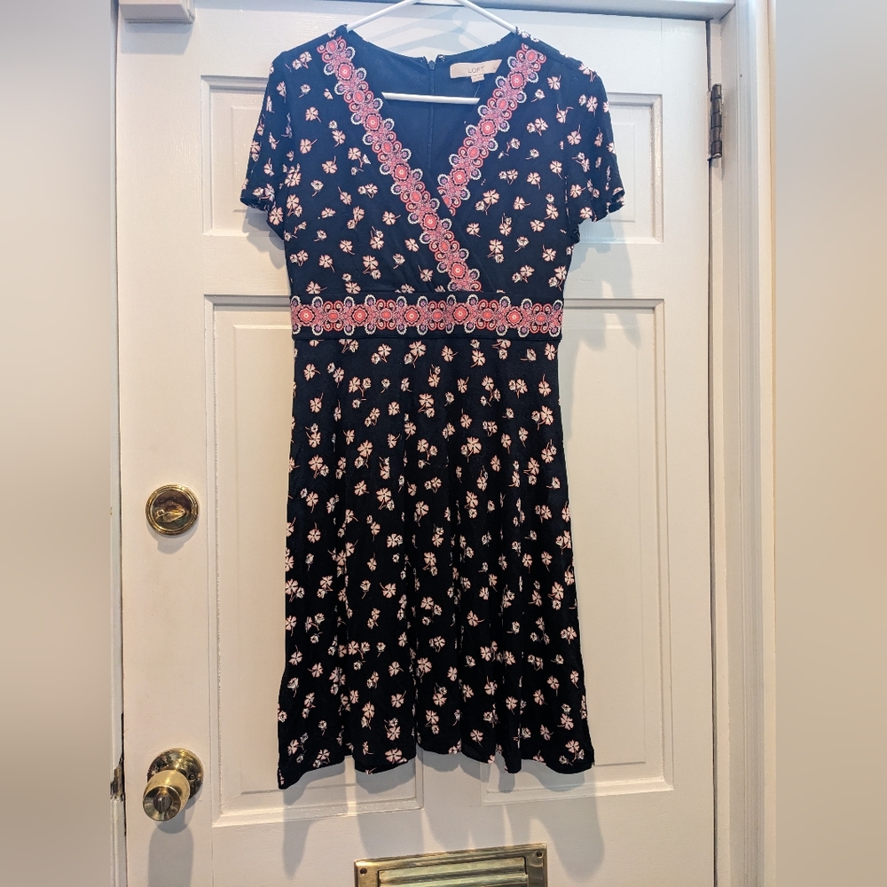 🌞NEW! Loft Petite fitted-top/flowy-skirt rayon dress. Black/pink. Size 0P, NWT